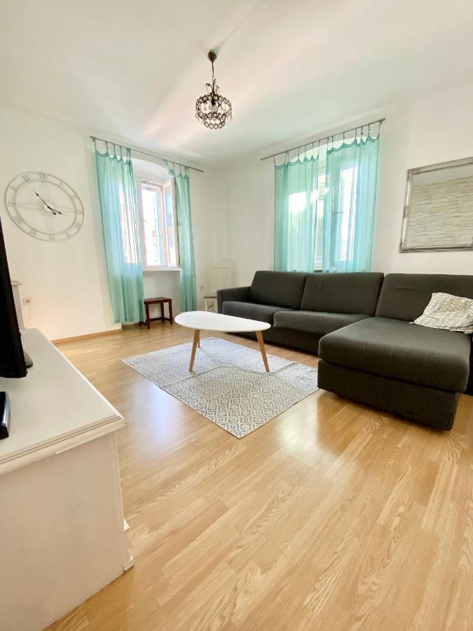 Apartment Evelina Pula Exteriör bild