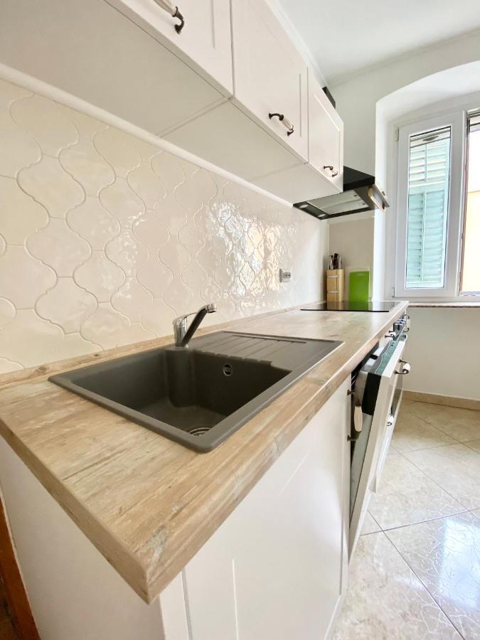 Apartment Evelina Pula Exteriör bild