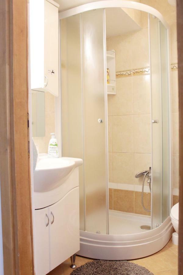 Apartment Evelina Pula Exteriör bild